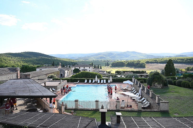 Tuscany incentive travel: crafting a corporate experience around Italian culture and team building